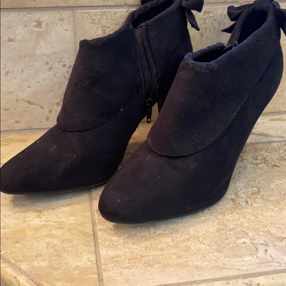 Black Booties w/Bow Detail